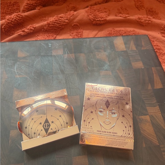 Charlotte Tilbury Glow Guide Highlighter - Radiant Gold - Picture 2 of 4